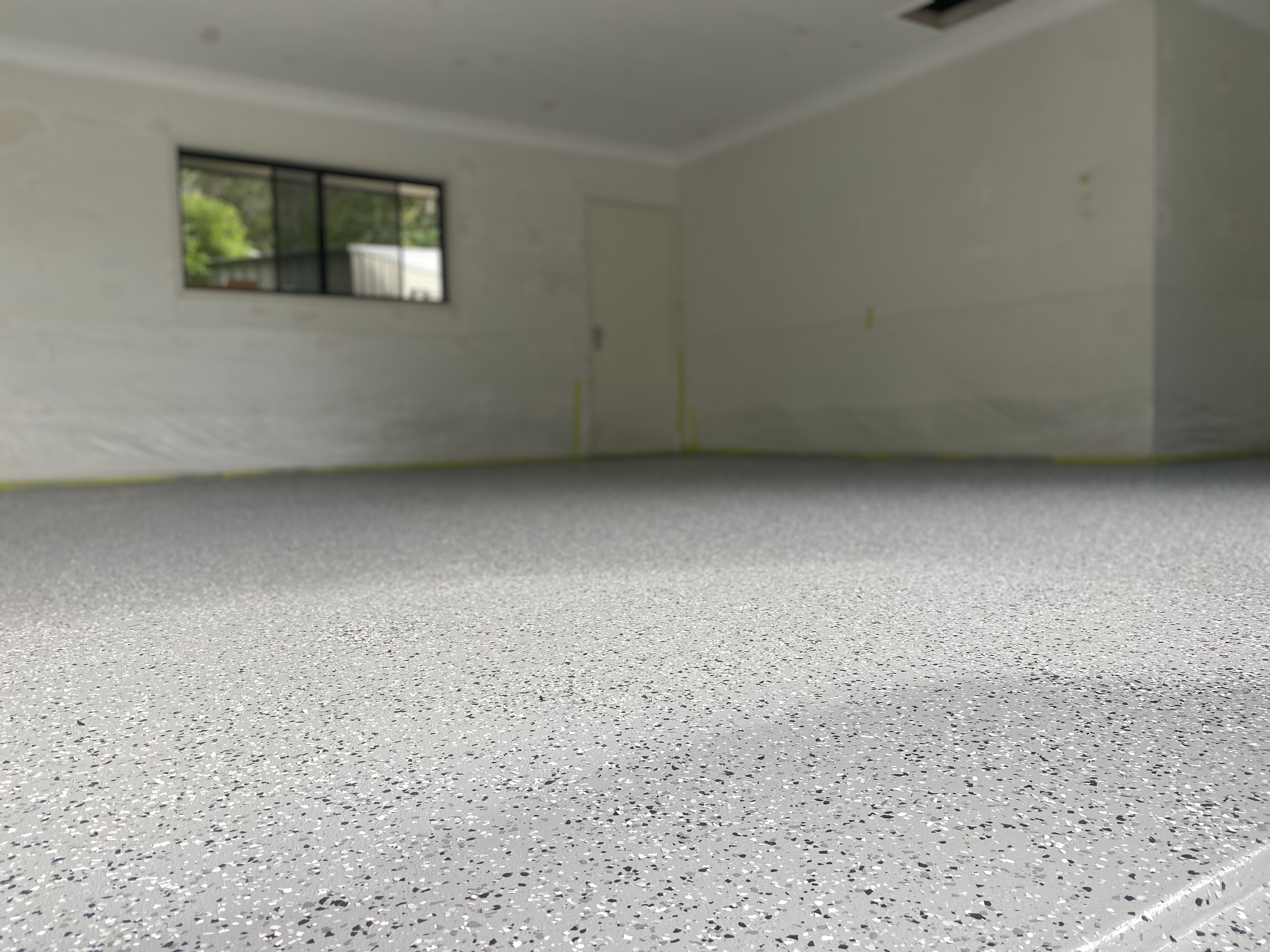 High-gloss epoxy floor coating